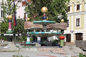 Zwettl, Hauptplatz, Brunnen von Friedensreich Hundertwasser, 1994